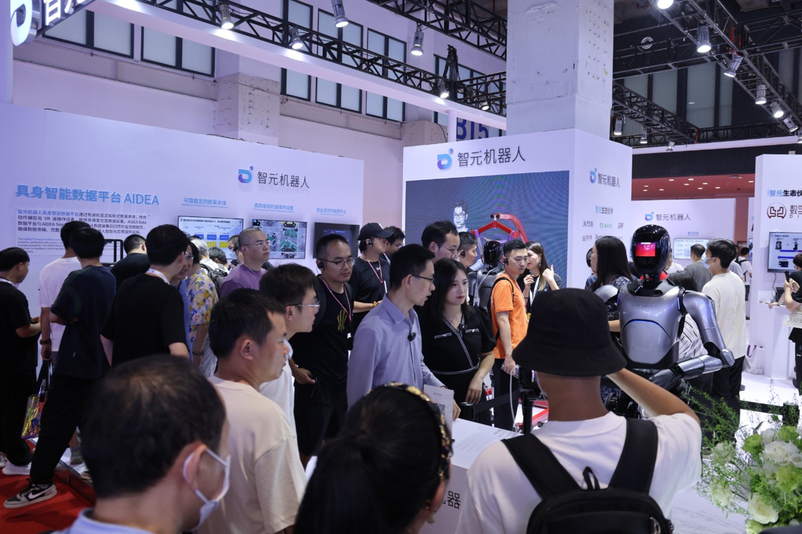 凯时机器人亮相世界机器人大会WRC